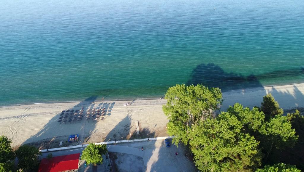 Sintrivanis Resort Beach Paralía Skotínis Eksteriør billede
