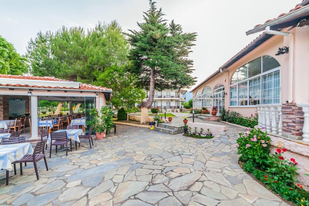 Sintrivanis Resort Beach Paralía Skotínis Eksteriør billede